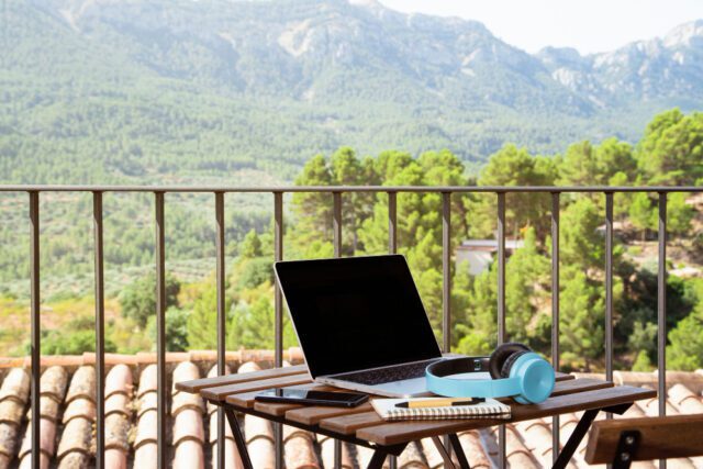 Digitaal wonen en werken in Italië - Photo by Wirestock Digitaal wonen en werken in Italië